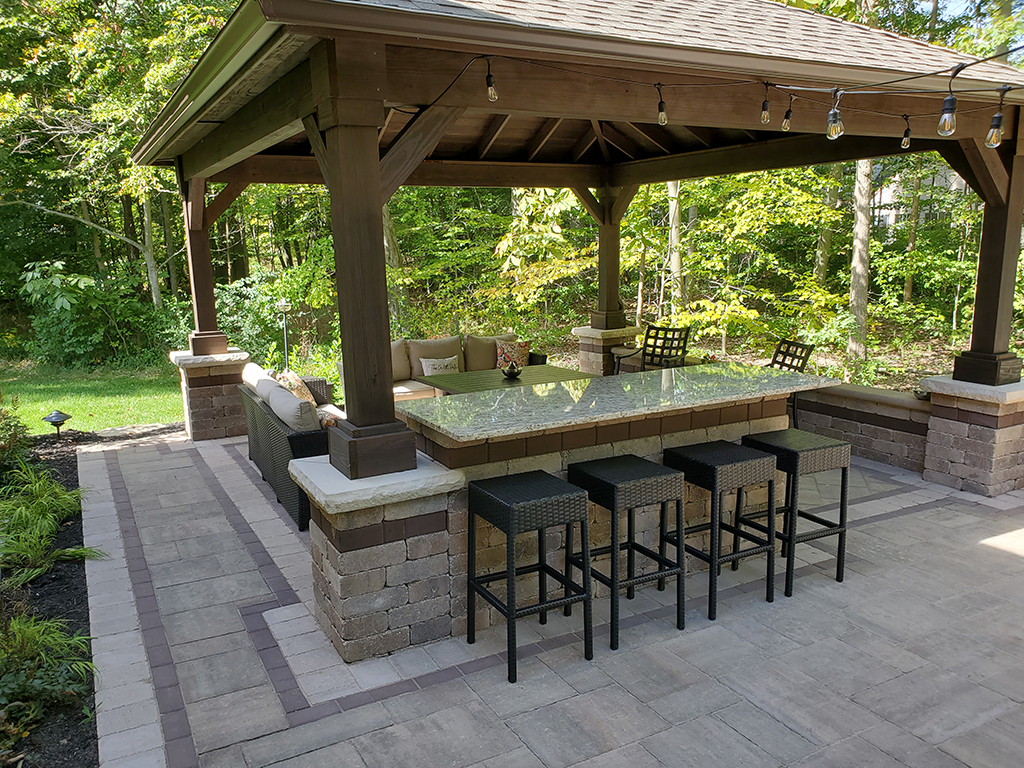 outdoor kitchens & bars example