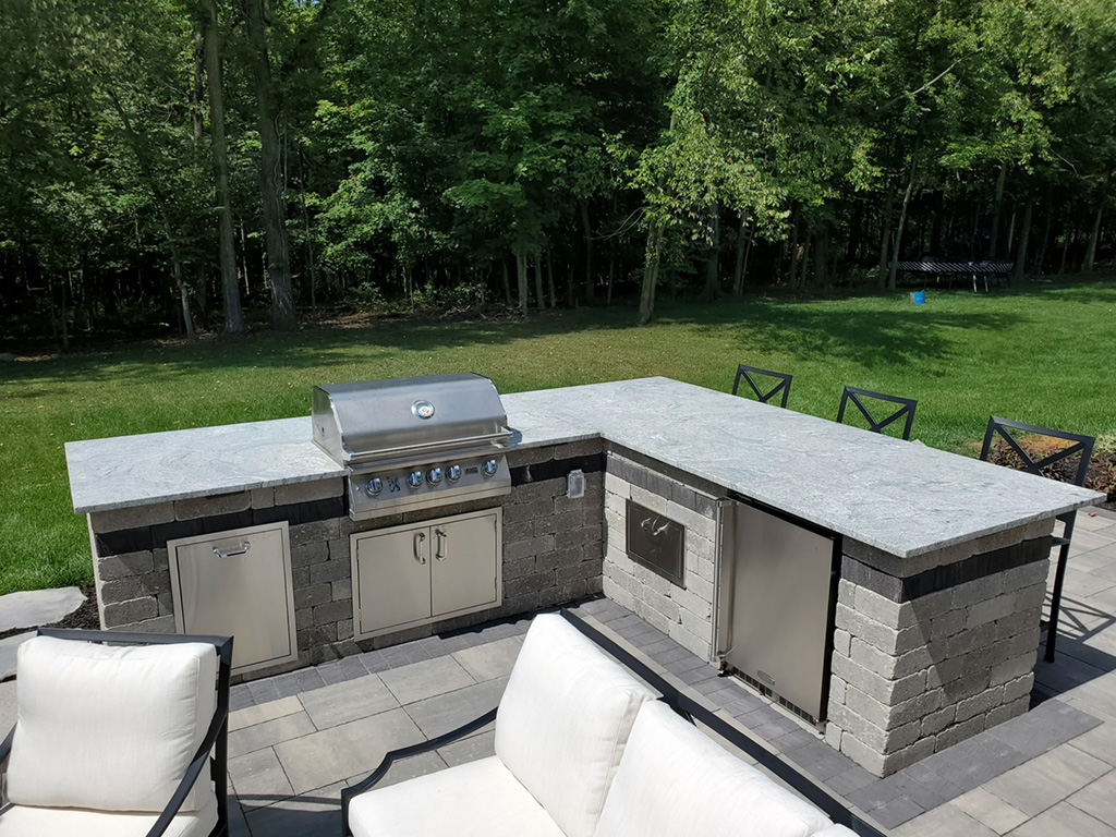 outdoor kitchens & bars example